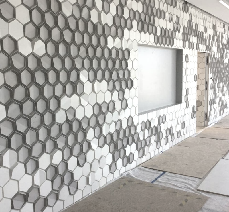 Kafle 3D HEXO z betonu architektonicznego - MILKE - TEKT Concrete - wnętrza Olimp Laboratories