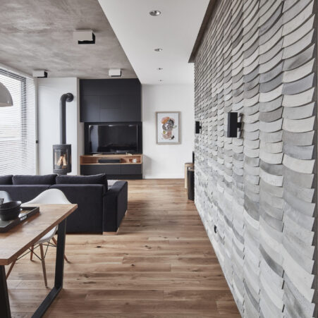 Kafle 3D WAVE z betonu architektonicznego w salonie - MILKE - TEKT Concrete - Gabinet Wnętrz