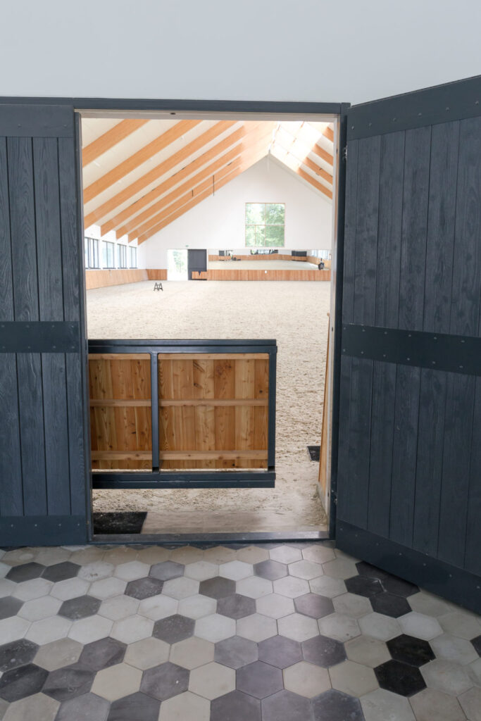 Kafle 3D HONEY BEE P - TEKT Concrete - MILKE - Equesta Dressage